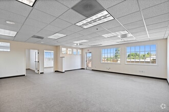 2301 E Daily Dr, Camarillo, CA à louer Photo intérieure– Image 2 sur 5