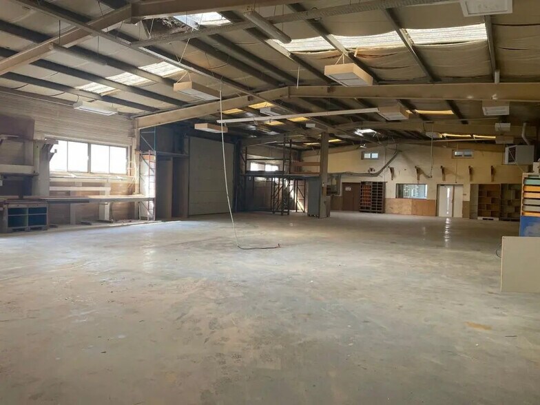 Industriel/Logistique dans Fontenay-sous-Bois à vendre - Photo de l’immeuble – Image 2 sur 13