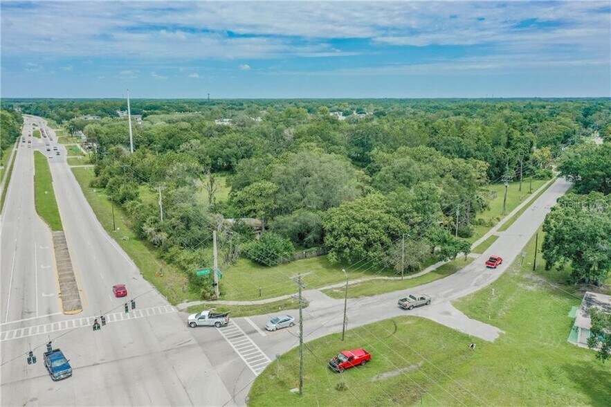 12208 Four Oaks Rd, Tampa, FL à louer - Photo de l’immeuble – Image 2 sur 7