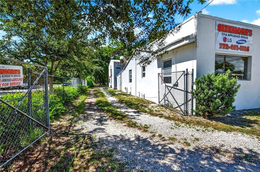 1531 Delaware Ave, Fort Pierce, FL à vendre - Photo de l’immeuble – Image 3 sur 35