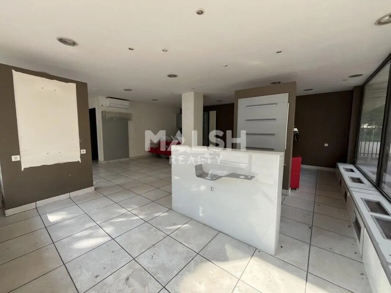 Local commercial dans Villeurbanne à louer - Photo de l’immeuble – Image 2 sur 8