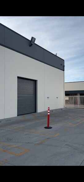 18420 Hart St, Reseda, CA à louer - Photo de l’immeuble – Image 3 sur 6