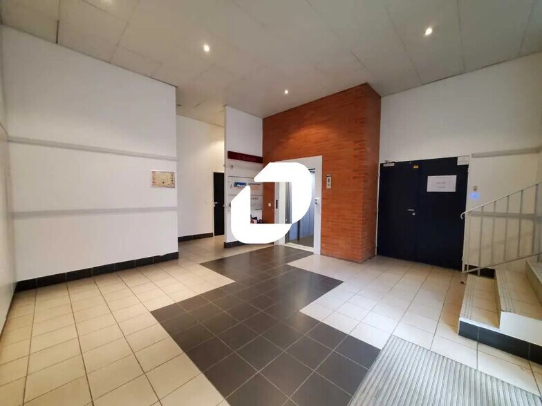 106-110 Rue Du Lieutenant Petit Leroy, Chevilly-Larue à louer - Photo de l’immeuble – Image 2 sur 20