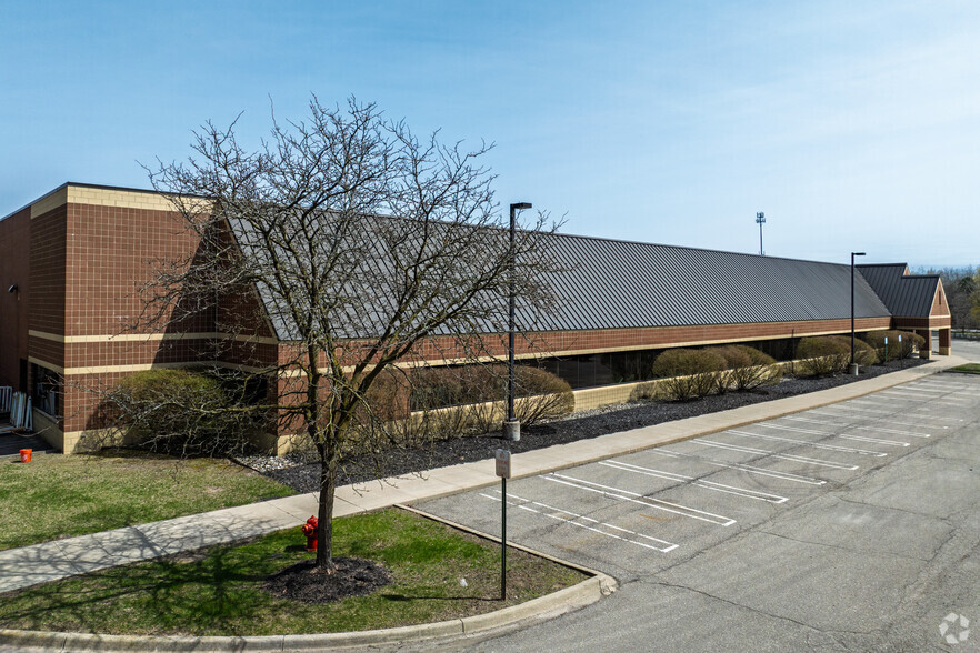 2211 Auburn Rd, Auburn Hills, MI à louer - Photo de l’immeuble – Image 3 sur 6