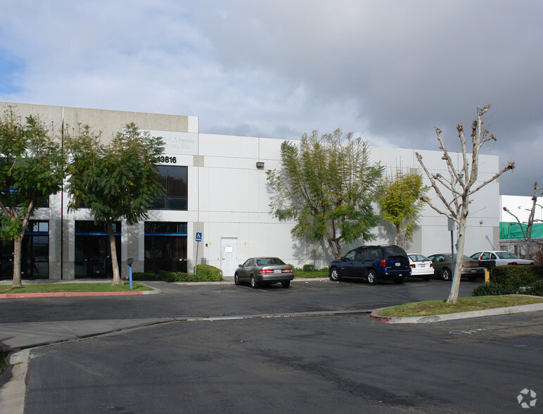 13816 Magnolia Ave, Chino, CA à louer - Photo de l’immeuble – Image 2 sur 7
