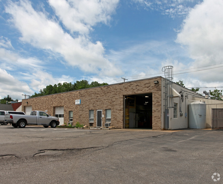 12345 Kinsman Rd, Burton, OH à louer - Photo principale – Image 1 sur 2
