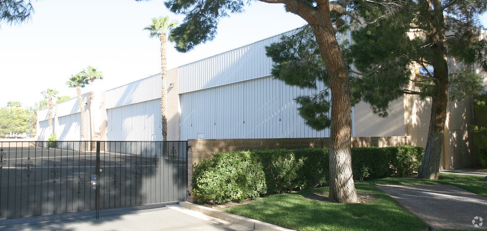 175 E Reno Ave, Las Vegas, NV à louer - Photo de l’immeuble – Image 2 sur 13