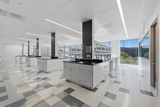 10251 Vista Sorrento Pky, San Diego, CA à louer Photo intérieure– Image 2 sur 5