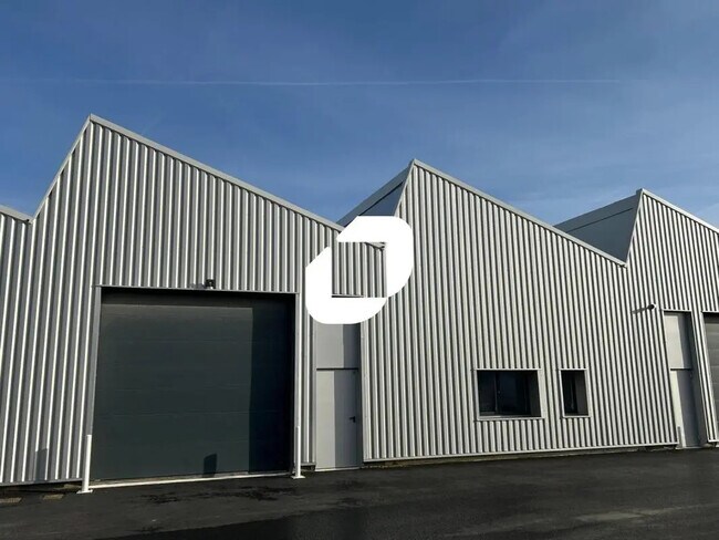 Plus de détails pour Local d'activités à louer