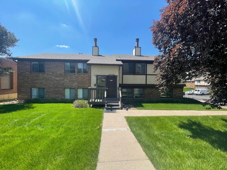 2625-2627 E Uintah St, Colorado Springs, CO à vendre - Photo principale – Image 1 sur 11