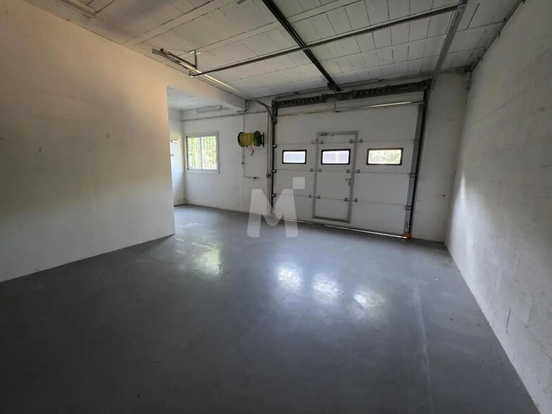 Local d'activités dans Viry-Châtillon à vendre - Photo de l’immeuble – Image 3 sur 13