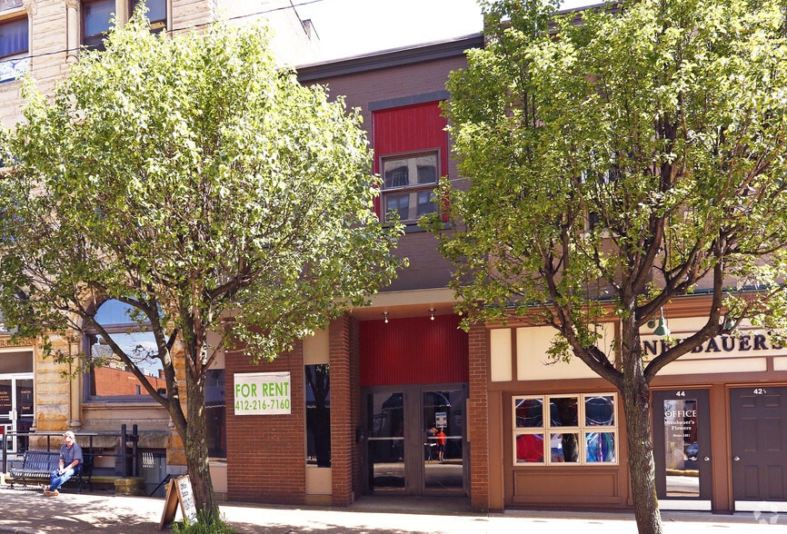 46 E Main St, Uniontown, PA à louer - Photo principale – Image 1 sur 11