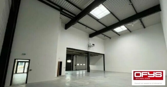 Plus de détails pour Local d'activités à louer