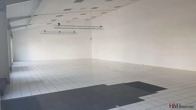 Plus de détails pour Local d'activités à louer