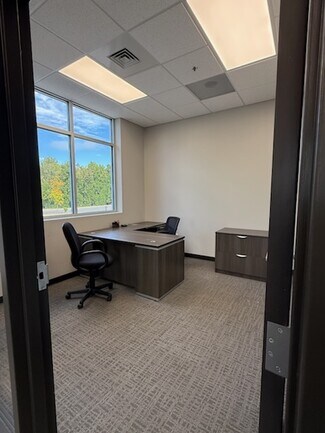 Plus de détails pour 125 N Commercial Dr, Mooresville, NC - Local d'activités à louer