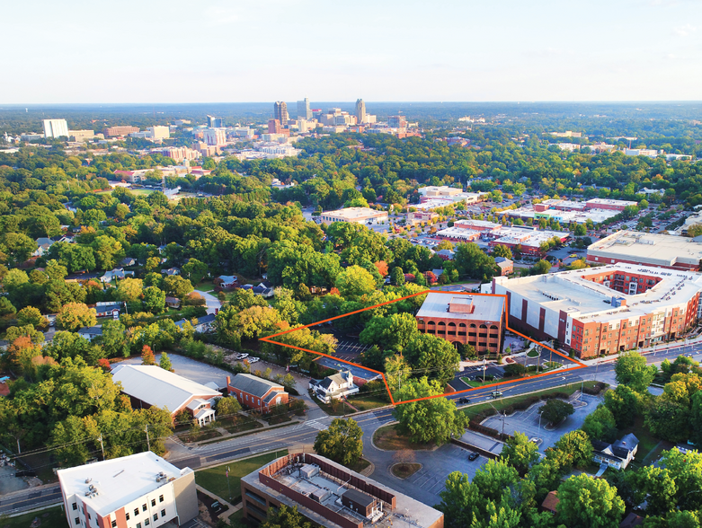 702 Oberlin Rd, Raleigh, NC à louer - Photo de l’immeuble – Image 1 sur 12