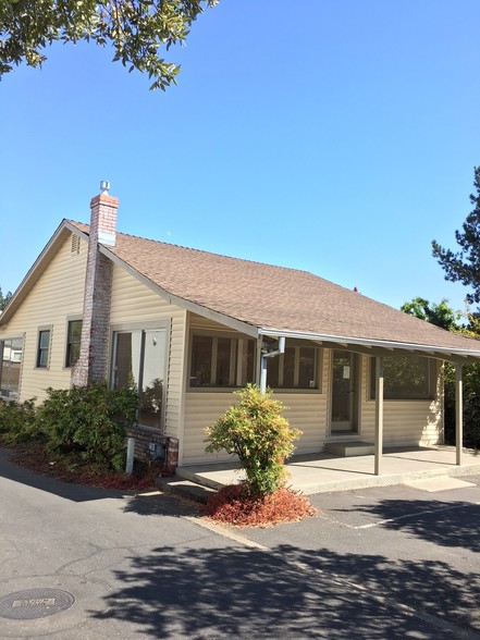 19404 Highway 12, Sonoma, CA à louer - Photo de l’immeuble – Image 1 sur 4