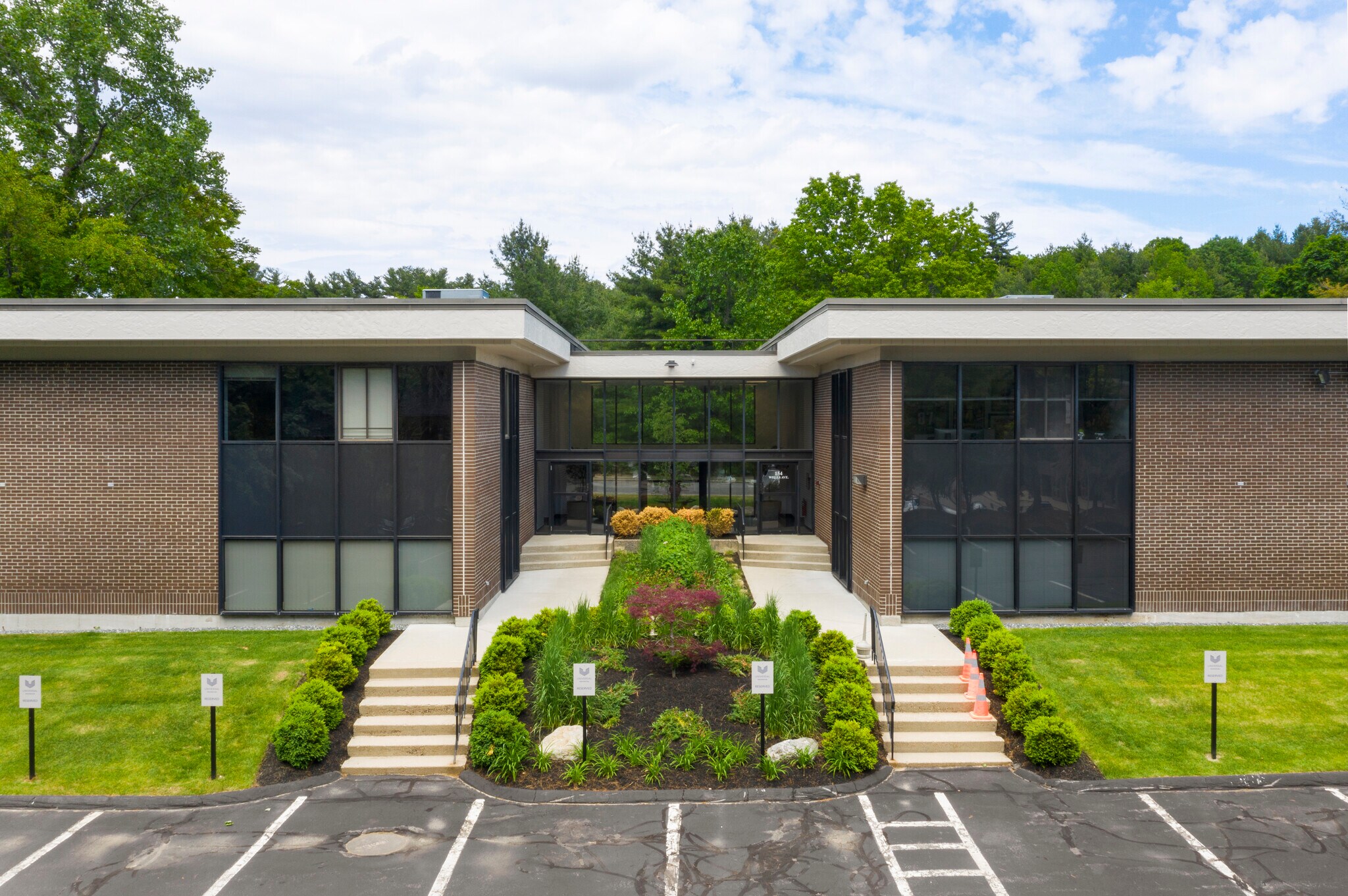 154 Wells Ave, Newton, MA à louer Photo principale– Image 1 sur 13