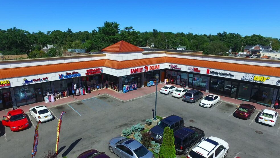 727-759 Suffolk Ave, Brentwood, NY à louer - Vidéo sur l’annonce professionnelle – Image 2 sur 13