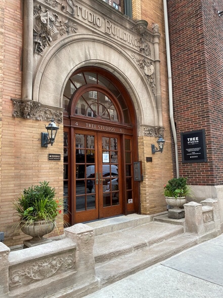 4 E Ohio St, Chicago, IL à louer - Photo de l’immeuble – Image 2 sur 7