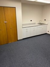 6160 N Cicero Ave, Chicago, IL à louer Photo de l’immeuble– Image 2 sur 4