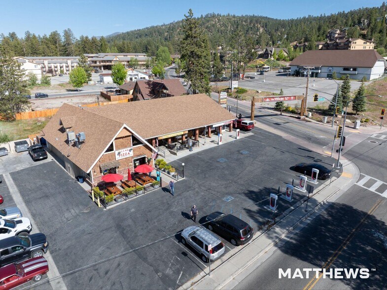 40568 Village Dr, Big Bear Lake, CA à vendre - Photo de l’immeuble – Image 2 sur 6