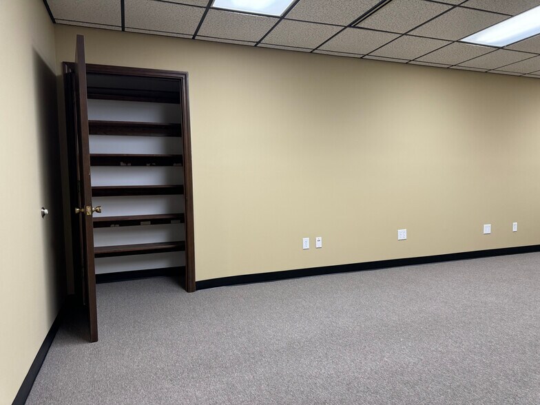 8396 Mississippi St, Merrillville, IN à louer - Photo intérieure – Image 3 sur 20