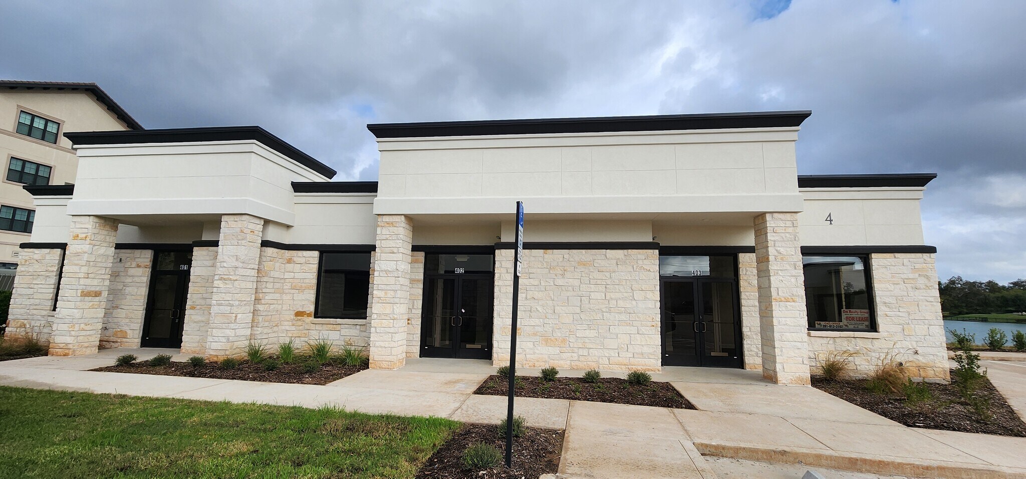 5501 Cabrera Dr, Sugar Land, TX à louer Photo de l’immeuble– Image 1 sur 4