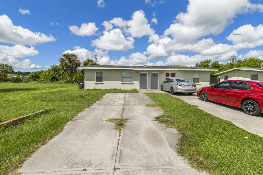205 Granada Blvd, North Port, FL à vendre - Photo de l’immeuble – Image 2 sur 19