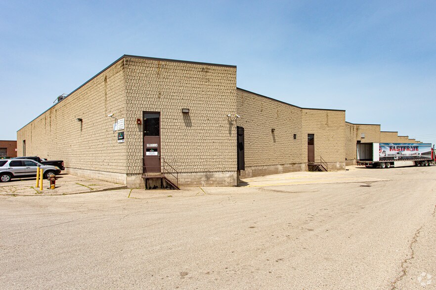 7300 Torbram Rd, Mississauga, ON à louer - Photo de l’immeuble – Image 2 sur 2