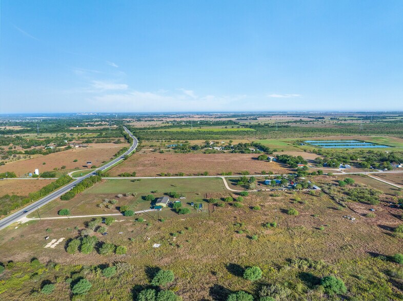TX 80, Martindale, TX à vendre - Photo de l’immeuble – Image 1 sur 36