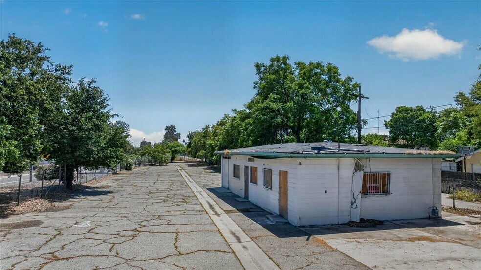 1232 San Joaquin St, Fresno, CA à louer - Photo de l’immeuble – Image 2 sur 11