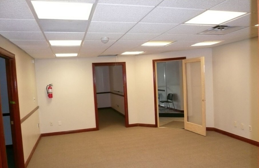 5229-5233 S Old State Road 37, Bloomington, IN à louer - Photo intérieure – Image 3 sur 6