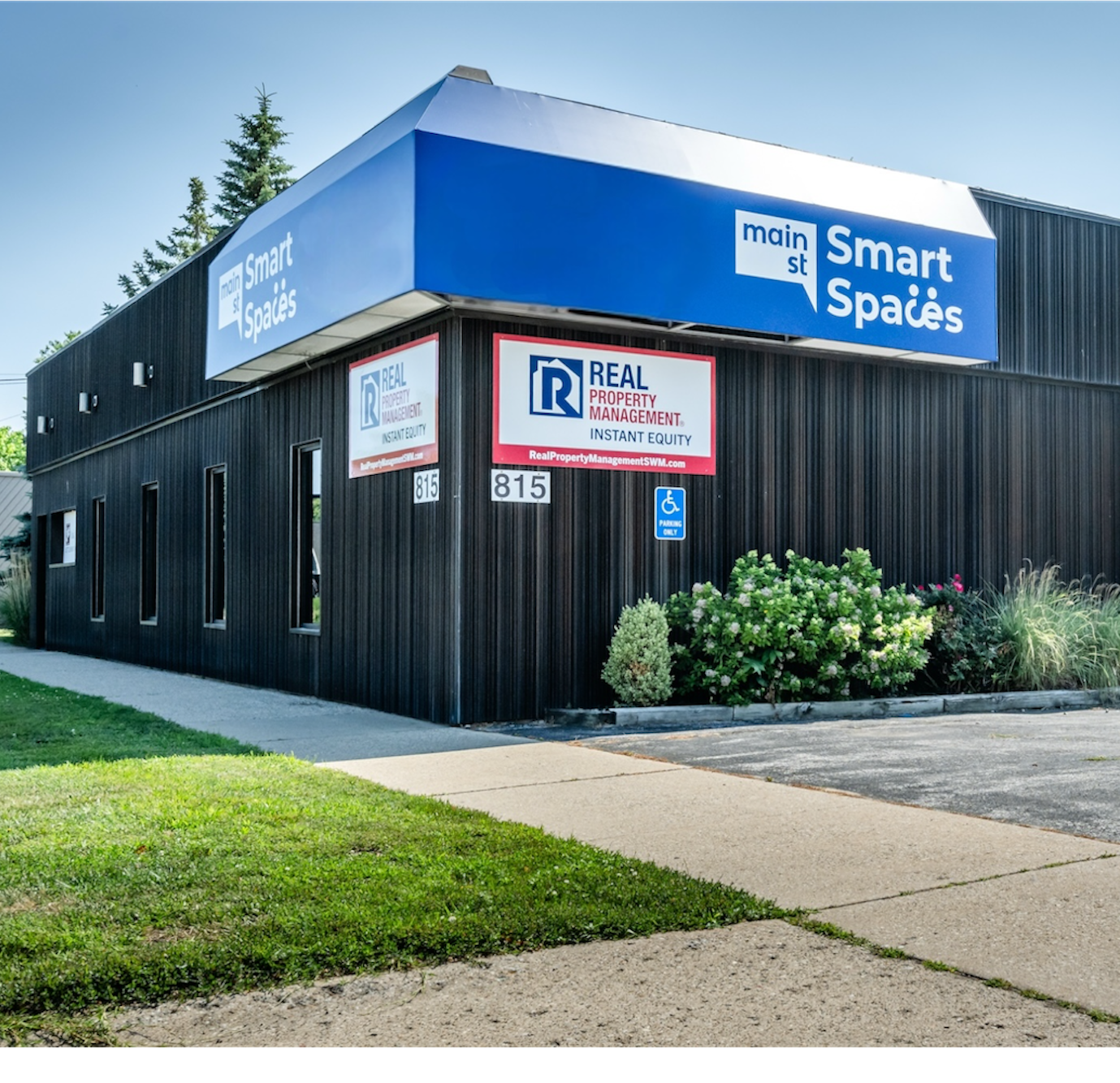 815 N Main St, Saint Joseph, MI à louer Photo de l’immeuble– Image 1 sur 3