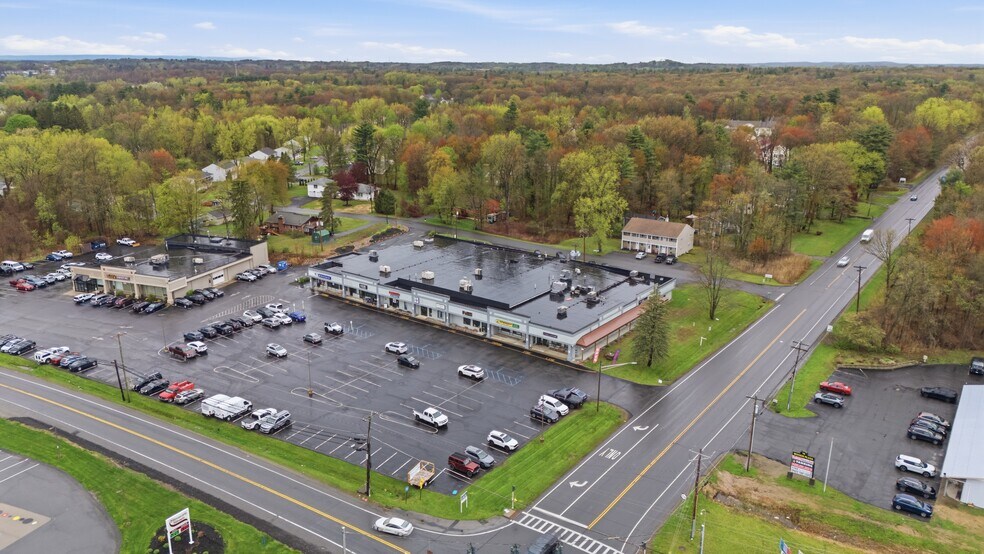 217 Guideboard Rd, Clifton Park, NY à louer - Photo de l’immeuble – Image 2 sur 4