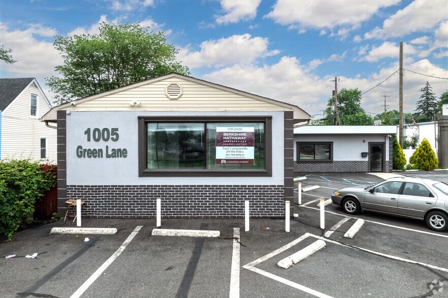 1005 Green Ln, Levittown, PA à vendre - Photo de l’immeuble – Image 2 sur 4