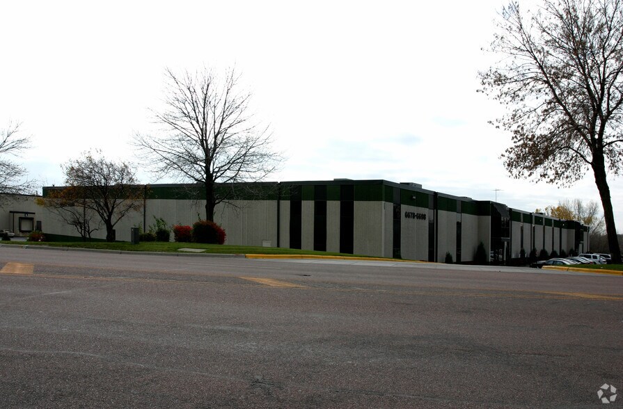 6678-6698 Shady Oak Rd, Eden Prairie, MN à vendre - Photo de l’immeuble – Image 2 sur 5