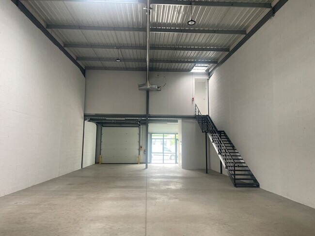Plus de détails pour 6 Rue Des Frères Boude, Toulouse - Local d'activités à louer