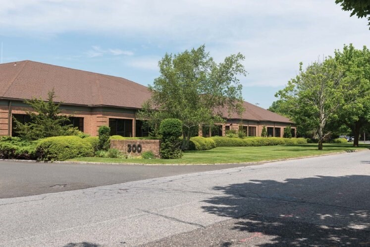 300 Pantigo Pl, East Hampton, NY à louer - Photo de l’immeuble – Image 1 sur 3