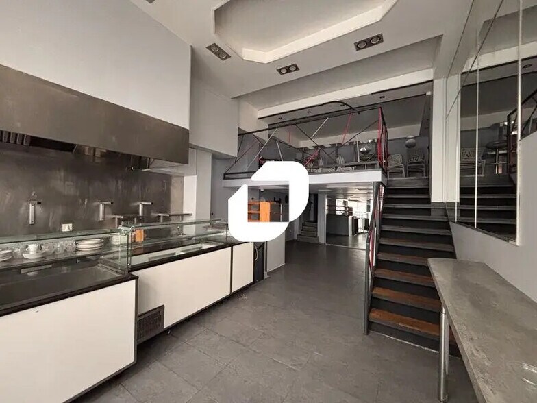 Local commercial dans Paris à louer - Photo intérieure – Image 2 sur 2