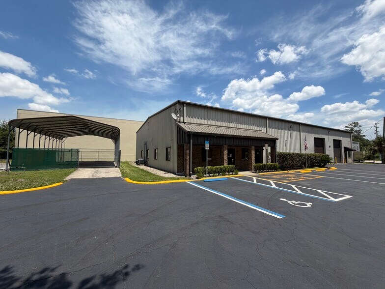 5491 Benchmark Ln, Sanford, FL à louer - Photo de l’immeuble – Image 2 sur 15