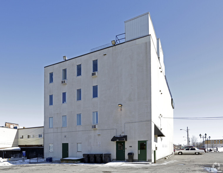 259-261 Montreal Rd, Ottawa, ON à louer - Photo de l’immeuble – Image 3 sur 15