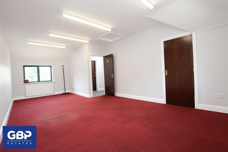 321 Hornchurch Rd, Hornchurch à louer - Photo de l’immeuble – Image 3 sur 8