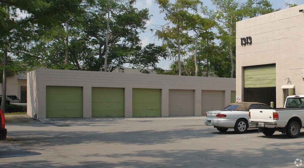 1313 NW 65th Pl, Fort Lauderdale, FL à louer - Photo de l’immeuble – Image 3 sur 5