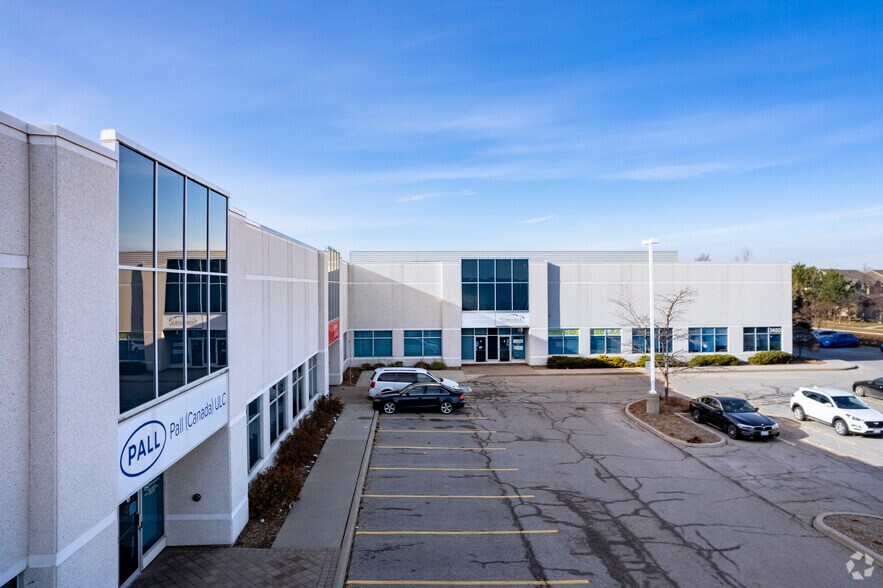 3450 Ridgeway Dr, Mississauga, ON à louer - Photo de l’immeuble – Image 2 sur 6