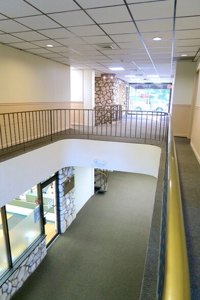 74 Pascack Rd, Park Ridge, NJ à louer - Photo intérieure – Image 2 sur 17
