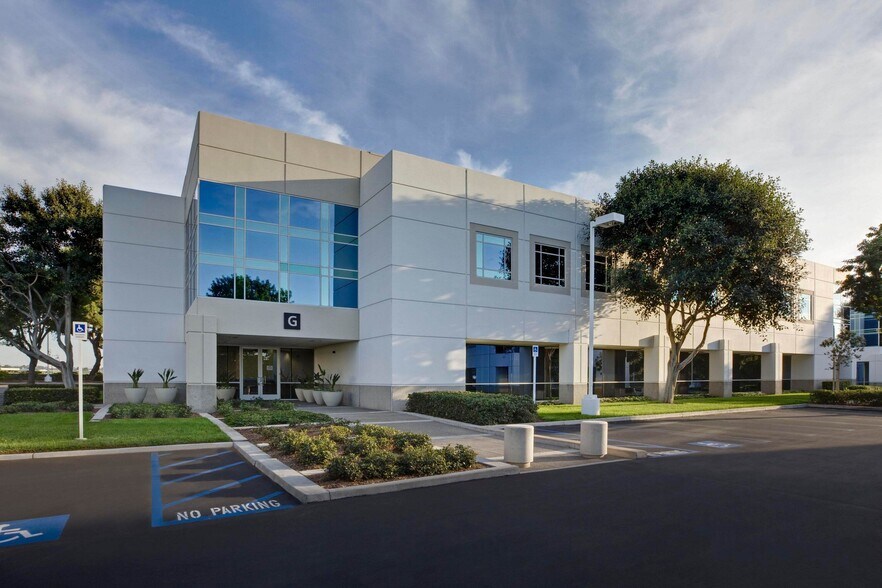 1 Technology Dr, Irvine, CA à louer - Photo de l’immeuble – Image 3 sur 3
