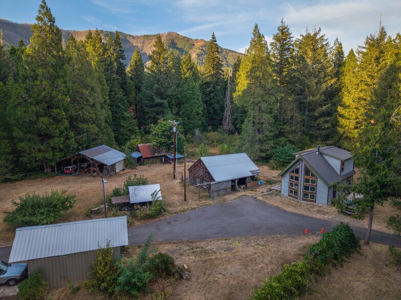 55533 McKenzie River Dr, Mckenzie Bridge, OR à vendre - Photo de l’immeuble – Image 2 sur 26
