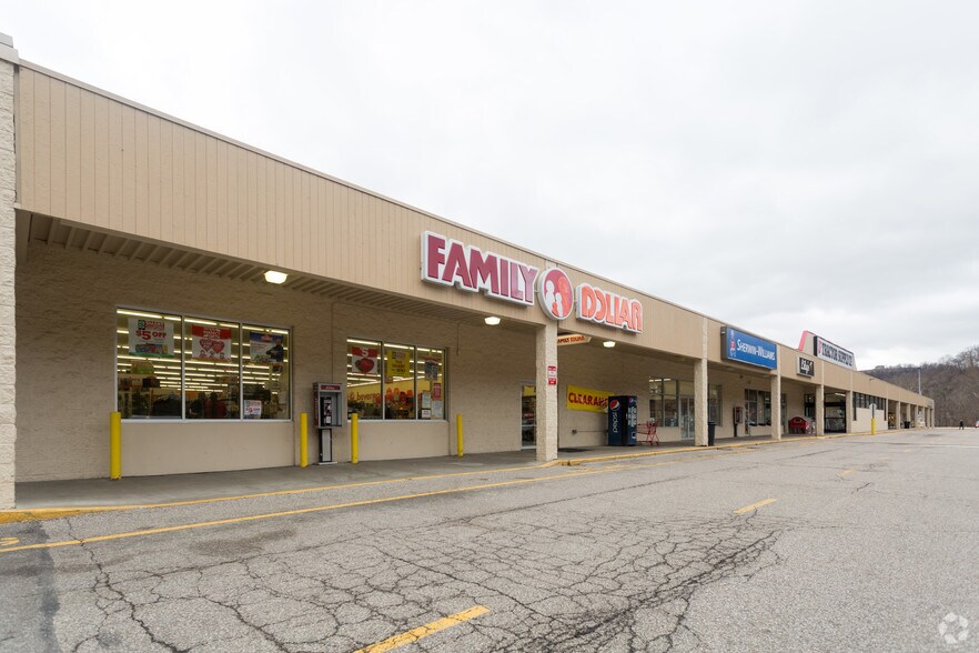 2-10 Elm Grove Crossing Mall, Wheeling, WV à louer - Photo de l’immeuble – Image 2 sur 4