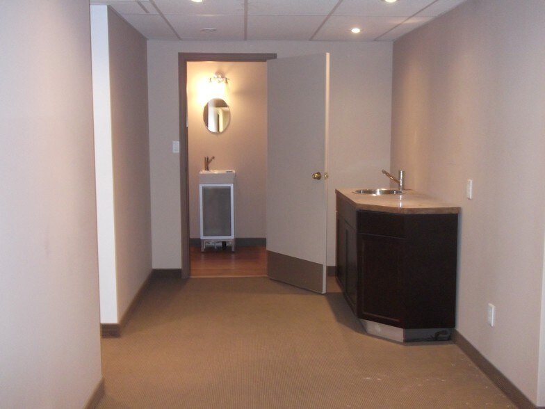 74 Myrtle St, Winnipeg, MB à louer - Photo de l’immeuble – Image 2 sur 5